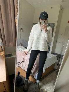 #college #outfitinspiration #comfystyle #comfy  #schooloutfits #sweater #leggingsoutfit #cozy #blundstone #falloutfits #collegeoutfits Comfy Blundstone Outfit, Black Jeans And Blundstones, Sweater Dress And Blundstones, Blundstone Outfit Sweatpants, Blundstone And Leggings Outfit, Blundstone Outfits Women, Blundstones With Leggings, Rustic Black Blundstone Outfit, Blundstone Winter Outfit