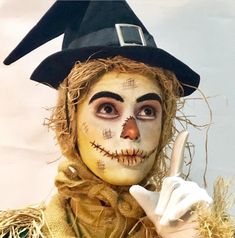 Scarecrow Face Painting Ideas, Men Scarecrow Makeup, Scarecrow Wizard Of Oz Makeup, Scarecrow Ideas Costume, Male Scarecrow Makeup, Scarecrow Makeup Men, Scarecrow Makeup Ideas, Scarecrow Movie