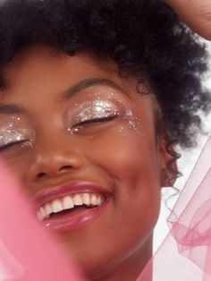 Sparkly Make Up Looks, Sequin Makeup Eye, Mirror Ball Makeup, Easy Glitter Makeup, Mirrorball Makeup, Crystal Makeup Look, Gemstone Eye Makeup, Iridescent Makeup Looks, Sparkly Eyeshadow Looks