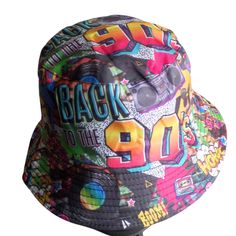 Immerse yourself in the retro atmosphere with our 90s-style bucket hat! This unique, lightweight hat features graffiti and cartoon designs, offering an irresistible vintage look. Perfect for adding a casual and trendy touch to your outfit, this bucket hat is a tribute to the 90s with a subtle modernity. Ideal for all seasons, it protects you from the sun while allowing you to express your personal style. Whether you're a fan of retro fashion or simply looking for a unique accessory, this bucket hat is for you. this bucket hat is reversible, one printed side and one black side (cotton and polyester blend) a question we will answer you quickly. The dimensions of the bob are noted in the photos unisex and reversible hat. PROMO PRICE Bucket Hat Britpop, 90s Hip Hop Style, Bob Color, Bob Chapeau, Style Bob, Back To The 90's, Style Bucket Hat, Cassette Audio, Cartoon Designs