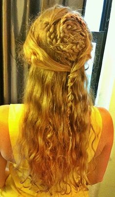 Cersei Lannister inspired hairstyle, as per Loepsie's hair tutorial. Cersei Hairstyle, Elvish Hairstyles, Roman Hair, Fairy Hair, Fantasy Hair, Goddess Braids, I'm With The Band, Braid Styles