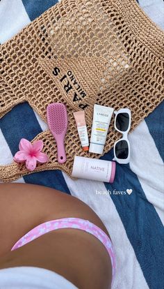 Sophie Vibes, Preppy Basics, Dubai Beach, Summer Life, Bag Essentials, Beach Essentials, Summer 24, Beach Poses