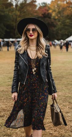 Miranda Lambert Outfits, Fall Festival Outfits, Boho Rocker Chic, Fall Festival Outfit, Edgy Fall Outfits, Boho Outfit Ideas, Summer Brunch Outfit, Boho Rocker, Bourbon Tasting