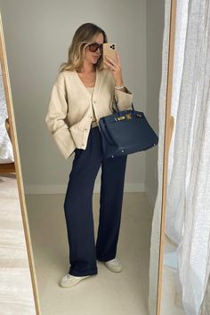 Polished But Casual Work Outfits With Sneakers To Feel Confident In Beige Cardigan Outfit, Business Professional Outfits, Business Attire Women, Corporate Outfits, Business Casual Outfits For Work, A Goddess, Stylish Work Outfits, Cardigan Outfits, Work Wear Women