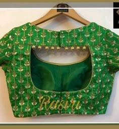 Designer Blouse Ideas, Plain Blouse Designs, Saree Blouse Ideas, Latest Blouse Neck Designs, Lace Blouse Design, Pattern Blouses, Blouse Designs Pattern, Model Blouse Designs, Boat Neck Blouse Design