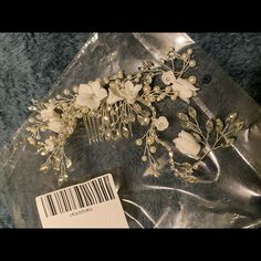 Brand New And Never Used Hair Piece. White Flowers And Silver Base. Silver Hair, Hair Piece, Hair Tools, Hair Pieces, White Flowers, Womens Hairstyles, Brand New, Tools, Flowers