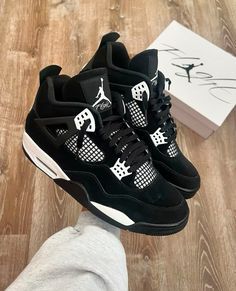 Jordan 4s White Thunder, White Thunder Jordan 4, Jordan 4 White Thunder, Jordan 2s, Nike Jordan Retro 4, Air Jordan 4 Thunder, Jordan 4s Retro, Jordan 4 Retro Thunder, Jordans 4s