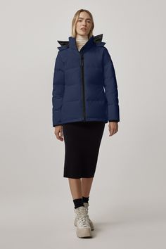 One of our most-loved styles, the Chelsea Parka, gets an update with streamlined hood details, elevated trims, and additional inside pockets. Minimalist aesthetic with delicate quilting and a clean, hip-length cut. Customize your parka and extend the coverage of your hood with a variety of our interchangeable Hood Trim accessories.​ Short Parka, Men Parka, Tricot Fabric, Heavy Jacket, Long Parka, Womens Parka, Parka Jacket, Minimalist Aesthetic, Lightweight Jacket