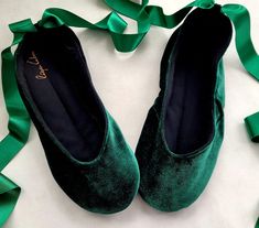 100% handmade beautiful hunter green velvet ballet flats for wearing indoor, dance classes or special occasions.  Cotton lining, leather or rubber sole. Filled with natural cotton felt. You can order any size and customize Yourself - with or without flowers and removable satin ribbons.  You can customize shoes matched to the dress! I'm ready to carry out all Your desires to make Your dream shoes! I can make the shoes accurately for Your feet size! For better results, please double check your siz Flats Shoes Green, Velvet Flat Shoes, Emerald Green Ballet Flats, Green Flat Heel Slip-ons, Green Slip-on Synthetic Flats, Comfortable Green Slip-on Flats, Elegant Green Slip-on Flats, Green Ballet Flats, Velvet Flats