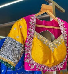 Rajwadi Blouse Design, Patola Lehenga Blouse Design, Ghatchola Sarees Blouse Design, Rajwadi Blouse Pattern, Double Colour Blouse Design, Patola Blouse Design Work, Long Blouse Designs, Backless Blouse Designs