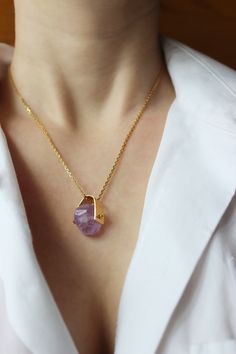 A magnificent Amethyst crystal measuring 16 x 12 mm in a simple, beautifully polished 925 silver setting. The combination of simplicity and the beauty of crystal makes its natural charm even more exposed. Gold-plated with a thick, 2.5-micron layer of gold plating. It is also available in a silver version. Two chain lengths to choose from: 45cm and 50cm. Carefully made in a family workshop using traditional and innovative goldsmithing methods. We pack them in beautiful gift boxes, ready to be giv Simple Frame, Family Necklace, Disc Earrings, Medallion Necklace, Choker Necklaces, Beautiful Gift Boxes, Amethyst Crystal, Gift Boxes, Gold Plating