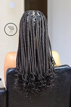 Knotless Box Braids Medium Curls At The End, Festival Looks Black Women, Knotless Box Braids Bra Strap Length, Medium Knotless Braids Short, Medium Knotless Box Braids With Curls, Medium Length Box Braids With Curly Ends, Medium Braids With Curls, Box Braids With Curls At The End, Small Box Braids With Curly Ends