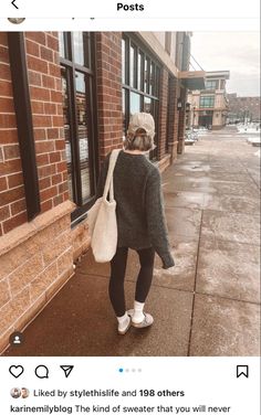 Boston Clogs And Leggings, Boston Clogs With Leggings, Birkenstock Clogs With Leggings, Styling Boston Clogs, Clogs With Leggings, Boston Clogs Outfit Leggings, Sherpa Clogs Outfit, Mule Clogs Outfits, Tan Clogs Outfit