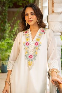 Ivory kurta with thread embroidered floral patterns. Comes with matching palazzo and dupatta. - Aza Fashions Traditional V-neck Tops With Intricate Embroidery, V-neck Wedding Tops With Intricate Embroidery, White V-neck Blouse With Intricate Embroidery, White V-neck Dress With Resham Embroidery, Elegant V-neck Top With Chikankari Embroidery, White V-neck Top With Intricate Embroidery, White V-neck Blouse With Chikankari Embroidery, Cream V-neck Blouse With Floral Embroidery, White Embroidered V-neck Kurta