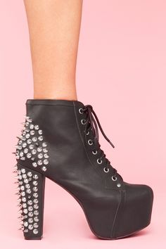 Finally the proud owner of some of these jeffery campbells. can't wait to rock them with my new AA leggings and my cropped eighties dolman moto jacket. thanks black friday! Studs And Spikes, Mode Inspiration