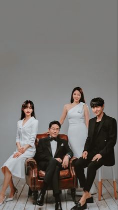 Penthouse Korean Drama, Korean Drama Wallpaper, Drama Wallpaper, Family Potrait, Group Photo Poses, Group Picture Poses