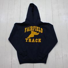 2000s Y2K Fairfield Track Winged Foot Print Hoodie Sweatshirt Size S condition - good -light wear/cracking - very light distressing  tagged - no tag - fits S approx - please consut measurements  18.5" pit to pit  25" length 22.5" sleeve length  Please contact us if you have more questions about this garment. Foot Print, Print Hoodie, Hoodie Sweatshirt, Hoodie Print, Sweat Shirt, Adult Outfits, Sleeve Length, Sweatshirts Hoodie, Sweatshirts