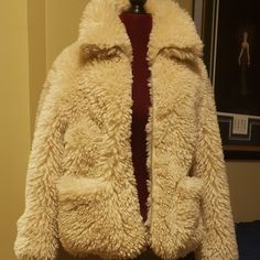 Women's Topshop Jonas Faux Shearling Jacket. Get In Touch With Your Inner Sherpa With This Amazing Jacket. Size: Medium (Us M, Uk 8-10, Eur 40-42) Color: Ivory Zipper Front Lined Inside Due To Screen Settings, Actual Colors May Vary. Beige Faux Fur Outerwear For Cold Weather, Cream Faux Fur Trim Coat For Fall, Cream Fur Coat With Faux Fur Trim For Fall, Cream Fur Coat With Faux Fur Lining For Fall, Cozy Beige Fur Coat For Cold Weather, Fluffy Beige Outerwear For Fall, Cream Cozy Outerwear With Faux Fur Lining, Cozy Cream Outerwear With Faux Fur Lining, Beige Fluffy Outerwear For Cold Weather