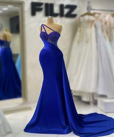 Dinner Gowns Classy Style, Dinner Dress Classy Elegant, Prom Dresses One Shoulder, Classy Wedding Guest Dresses, Funny Optical Illusions, Fall Fashion 2023, Beaded Prom Dresses, Dinner Gowns