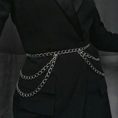 Black Outfit Silver Accessories, Chain Outfit Aesthetic, Chains Outfit, Jóias Body Chains, Chain Outfit, Chain Harness, Diy Chain, Chain Bra, Diy Vetement