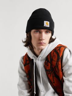 Carhartt WIP's rib-knitted beanie is the kind of accessory you'll reach for year after year. It comes in an adaptable black hue and is appliquéd with the brand's logo at the folded cuff. Black Carhartt Beanie Outfit, Carhartt Beanie Outfit Men, Carhartt Beanie Outfit, Black Carhartt Beanie, Beanie Carhartt, Skater Beanie, Beanie For Men, Beanie Outfit, Carhartt Beanie