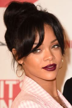 Bun Hairstyles With Bangs, High Bun Hairstyles, Rihanna Hairstyles, Sew In Hairstyles, Rihanna Fenty, Curtain Bangs, Celebrity Hairstyles, Hair Dos