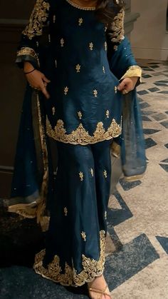 #desigirloutfit #desigirlinspo #shaadiinspo #eidinspo #pakistani #desigirl #blue Pakistani Suits Eid, Dark Blue Pakistani Dress, Pakistani Hijabi Outfit, Dark Blue Sharara, Blue Pakistani Suit, Traditional Pakistani Dresses, Hindi Fashion, Eid Clothes, Suit Punjabi