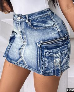 Fisdy - Stylish Low-rise Denim Cargo Skirt Featuring Flap Pockets: A Chic Short Jean Skirt Option Diy Kids Bed, Denim Cargo Skirt, Short Jean Skirt, Looks Jeans, Cargo Mini Skirt, Short Jean, Kids Bed, Denim Cargo, Denim Skirts