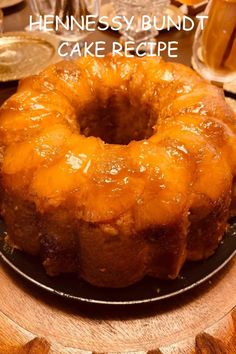 a bundt cake sitting on top of a black plate