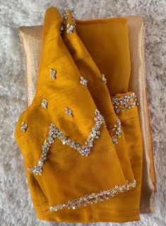 Light Maggam Work Blouse Designs, Zardosi Work Blouse Simple, Blawos Design New, Blouse Hand Work Designs Simple, Blouse Simple Work Designs, Simple Zardosi Work Designs, Traditional Blouse Designs Weddings, Simple Blouse Embroidery Designs, Simple And Elegant Blouse Designs