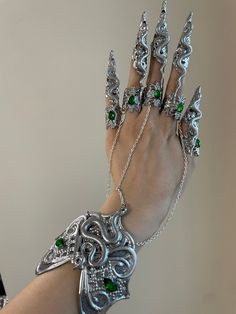 Beautiful medusa hand armor. Set for one hand includes: 5 claw rings, 5 falange rings, bracelet. The claws are very light. Claw rinds is available in different colors (see last photo). On the photo claw ring in silver color. Сlaw rings can be ordered with one of two types of snakes: snake with texture and snake without texture. check photo Set of 5 nail rings (one hand). All claw rings are fully adjustable. Hand Claw Jewelry, Silver Claw Ring, Nail Claws Metal, Claw Rings Jewelry, Finger Claw Jewelry, Ring Side Profile, Fantasy Armor Dress, Snakes Jewelry, Claw Armor