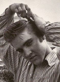 Elvis Hairstyle, Elvis Presley Hair, Army Haircut, Military Haircuts Men, Haircuts For Receding Hairline, Elvis Presley Army, Kinds Of Haircut, Military Haircut, I Love Elvis