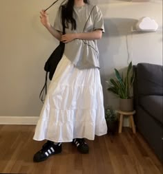 Modest Asian Fashion, Japanese Maxi Skirt Outfit, White Long Skirt Outfit Ideas, Sawako Outfit Ideas, White Long Skirt Outfit, White Skirt Outfit Ideas, Vietnam Outfit, Ae Outfits, White Skirt Outfit