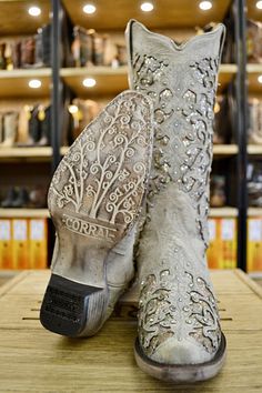 Wedding Cowboy Boots, Classic Black Boots, Cute Cowgirl Boots, Crystals Wedding, Country Shoes, Bota Country, Wedding Boots, Western Store, Estilo Country