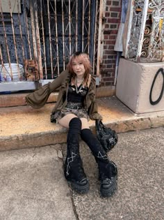 Dystopia Fashion, 2000s Japanese Fashion, Slay Outfits, Model Looks, New Rock, Fairy Grunge, Dream Style, Fashion Fits, Harajuku Fashion