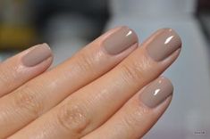 Nail Flash, Ongles Beiges, Taupe Nails, Neutral Nail Color, Nude Polish, Country Nails, Beige Nails, Neutral Nails, Simple Nail Designs