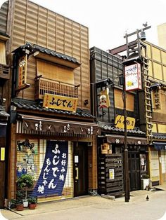 Japanese Restaurant Exterior, Tokyo Alleyway, Japanese Exterior, Beautiful Shops, Restaurant Exterior Design, Japanese Restaurant Design, Building Reference, Render Architecture, Japanese Bar