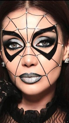 Spider Witch Makeup, Halloween Spider Makeup, Easy Halloween Face Painting, Spider Makeup, Holloween Makeup, Cute Halloween Makeup, Halloween Makeup Diy, Halloween Makeup Ideas, Halloween Makeup Pretty