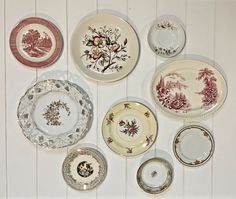 there are many plates hanging on the wall