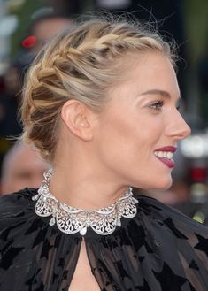 Les tresses plaquées de Sienna Miller Uk Hairstyles, Hairdos For Short Hair, Popsugar Beauty, Faux Hawk, Short Pixie Cut, Short Hair Updo