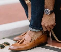 Mens Brown Loafers, Leather Christmas, Dapper Mens Fashion, Brown Loafers, Hand Stitch, Dapper Men, Tassel Loafers, Shoe Style, Christmas Sale