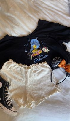 Disneyland Outfits Friends, Aesthetic Disney Outfits Summer, Disneyland Fits Aesthetic, Alt Disneyland Outfits, Comfy Disney Outfits, Disney Clothes, Disney Fits Spring, Disneyland Outfit Ideas