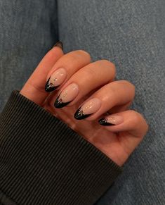 Minimalistic Nail Designs, Black Winter Nails, Black Chrome Nails, Black Almond Nails, Holloween Nails, Chrome Nails Designs, Simple Acrylic Nails, Almond Acrylic Nails, Gel Nail Design