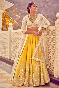 Abhinav Mishra, Stylish Lehenga, Nikkah Dress, Yellow Lehenga, Gaun Fashion, Embroidered Lehenga, Indian Bridal Fashion