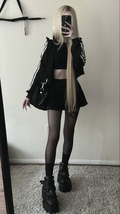 Blonde Outfit Aesthetic, Blonde Grunge, Goth Women, Dark Outfits, New Rock, Alternative Girls, Goth Outfits, Alternative Outfits, Blonde Girl