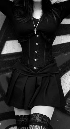 Metal Outfit, Vampire Clothes, Emo Girl Hairstyles, Witch Outfit, Gothic Dress, Black Corset