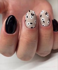 Summer Nails Dark, Nails Acrylic Trendy, Dark Spring Nails, Black Spring Nails, Nail Art Step By Step, Mom Nails, Nail Art Trendy, Nail Colors And Designs, Art Step By Step