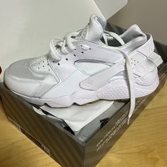 Huarache Shoes Nike Air, Nike Air Huarache, Air Huarache, Nike White, Shoes Nike, White Nikes, Volleyball, Nike Shoes, Nike Women