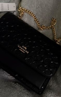 Cute Purses Black, Coach Bags Black, Purses And Handbags Aesthetic, Black Purse Aesthetic, Coach Bags Aesthetic, Girly Purse, Purse Aesthetic, Black Coach Purse, Pretty Purses