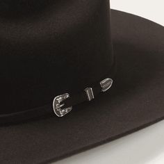 Our bestselling Skyline is the ultimate working hat, packing exceptional quality and versatility into one timeless package. Made in the U.S.A., it’s crafted from 6X fur felt and features the iconic cattleman crease. A fixture of Western style, it’s available in handsome and richly dyed shades designed to suit any occasion. The subtle self-matching hatband is set off by an understated three-piece, hand-painted-over silver-tone buckle, which adds just the right touch of practical elegance. The bro Western Cowboy Hats, Brown Fur, Hat Band, Cowboy Hat, Western Cowboy, Three Piece, Western Style, Chocolate Brown, Western Fashion